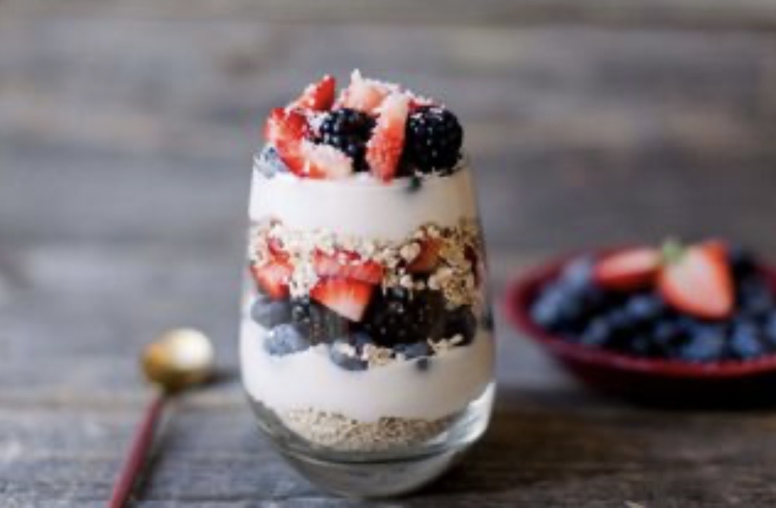 Vanilla Berry Overnight Oats Parfait